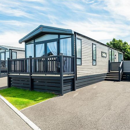 Green Meadows Country Park Hotell Harker Exteriör bild