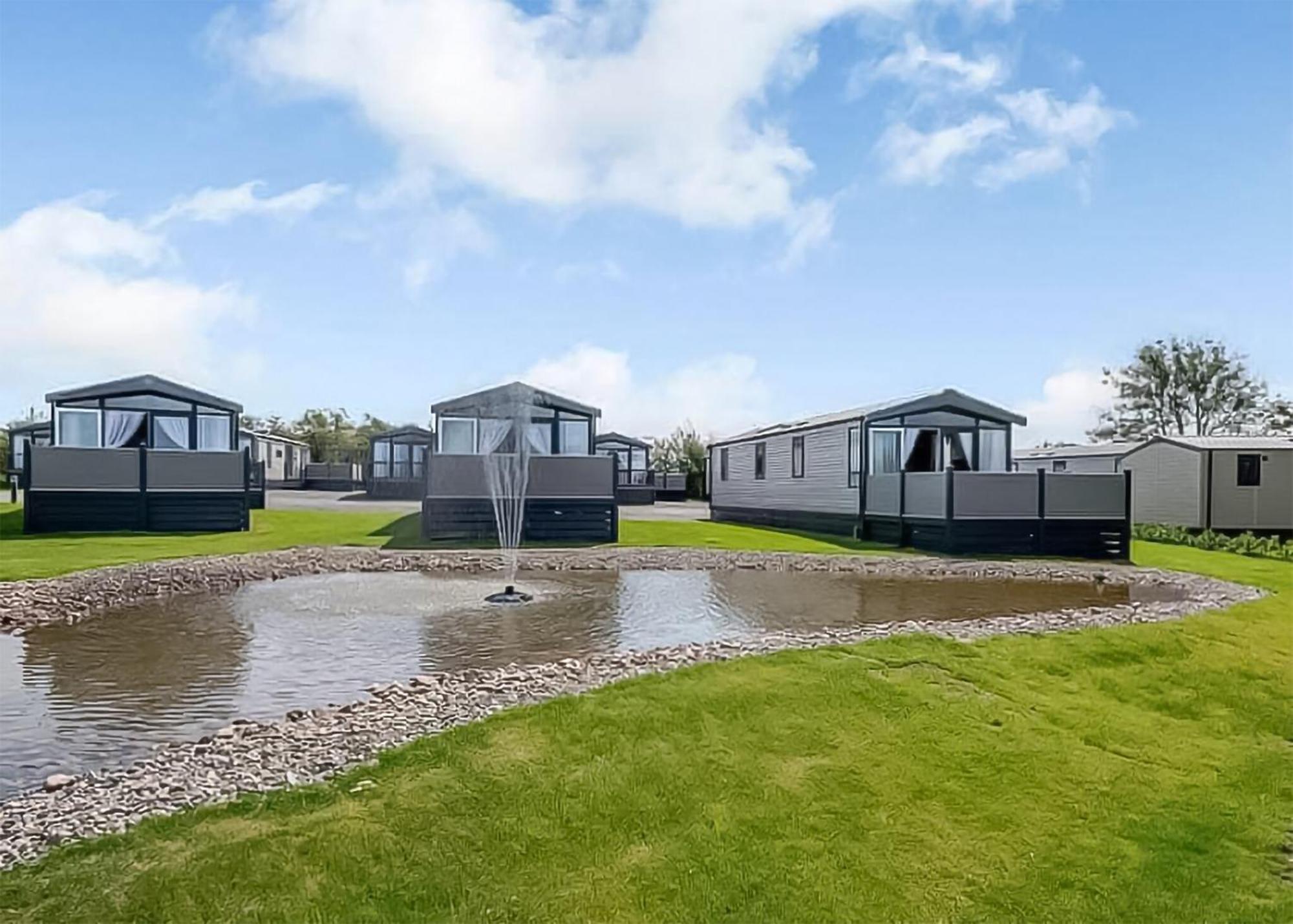 Green Meadows Country Park Hotell Harker Exteriör bild