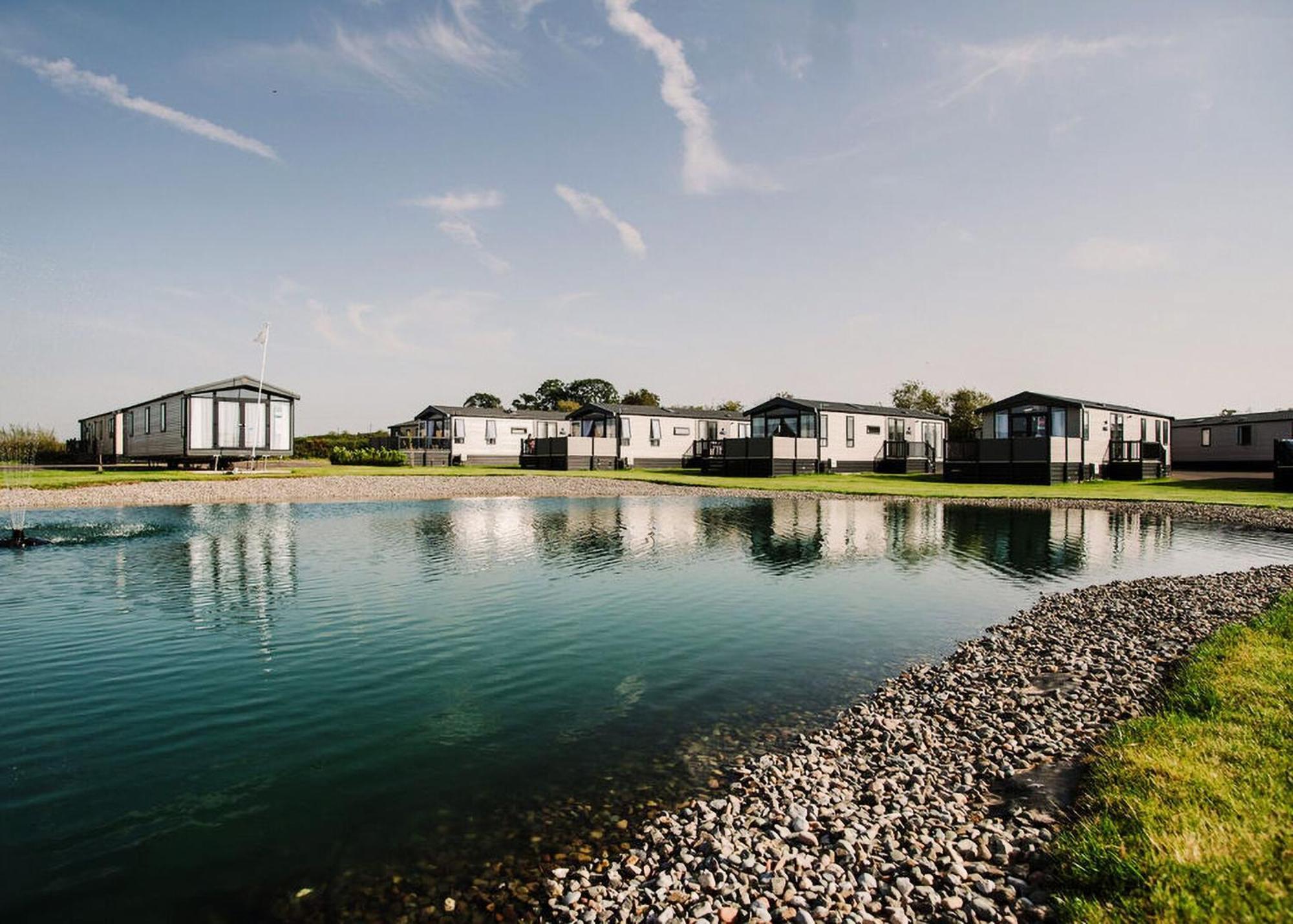Green Meadows Country Park Hotell Harker Exteriör bild