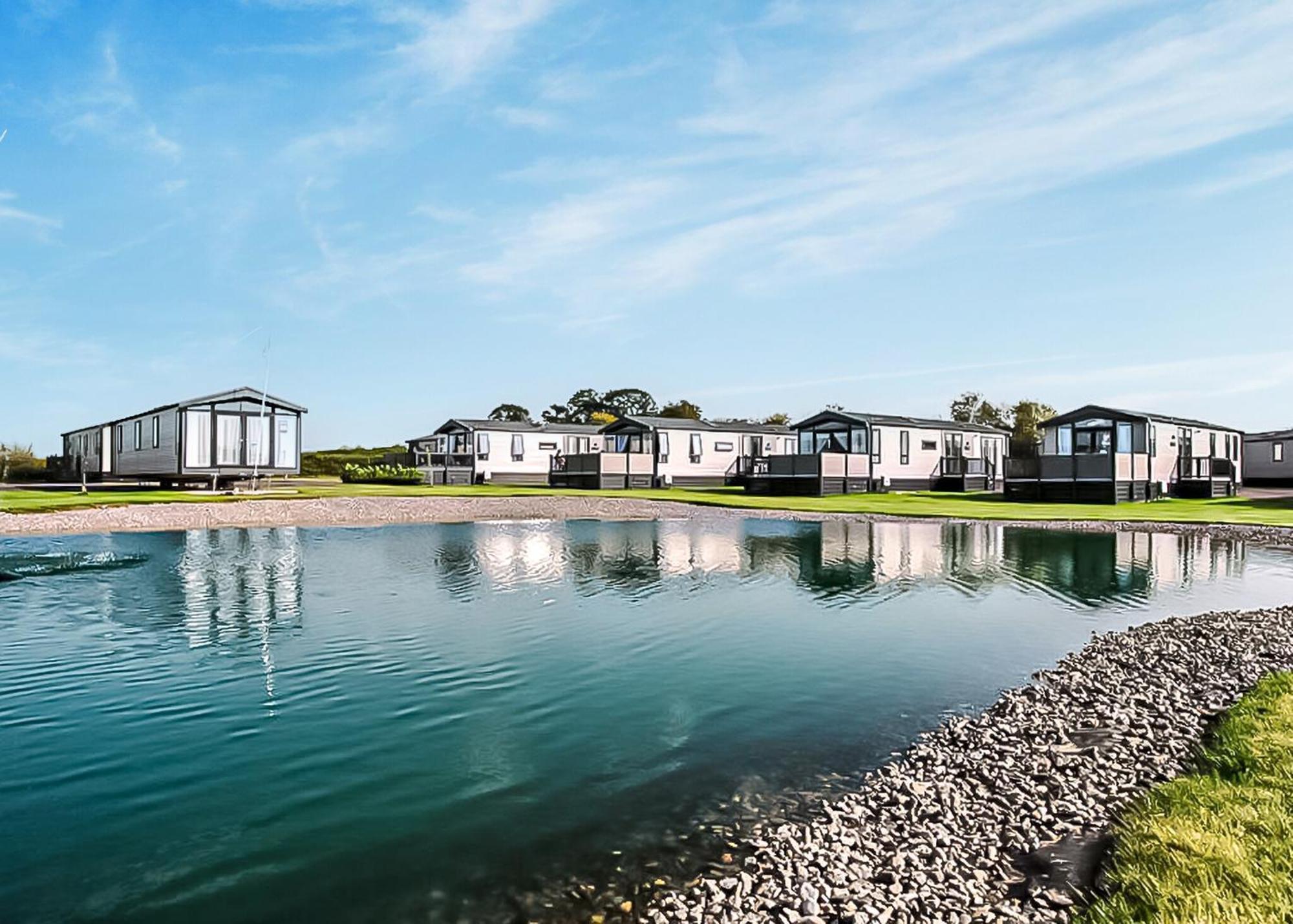 Green Meadows Country Park Hotell Harker Exteriör bild